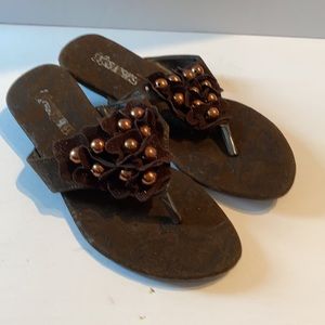 $9🔥 Brown Floral/ Beads Thong Sandals!!!